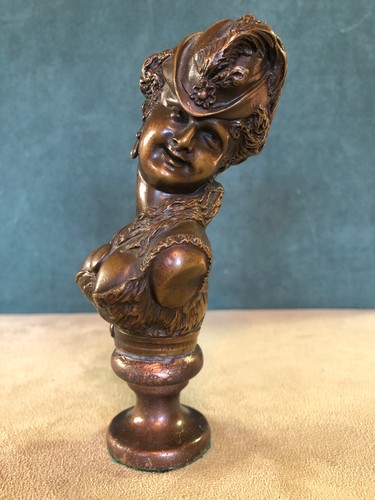 Antique bronze figure - bronze,