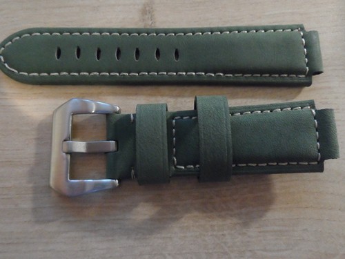 Green vintage leather watch - green,