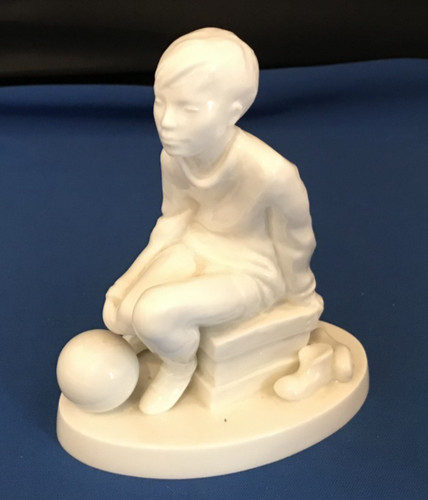 Charming porcelain figure - charming, of