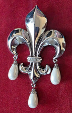 Butler &Wilson Brooch Large Fleur de Lys Silver Tone Articulated Stamped Boxed