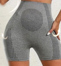 Women'S Seamless Three-Quarter Fitness Shorts - High-Waisted Peach Lift Sports .