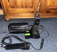 1989 Motorola 8500X Vintage Brick Phone Including Original Case And Chargers