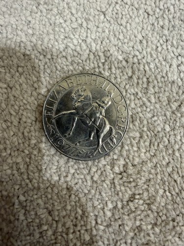 Crown coin 1977 queen - crown,