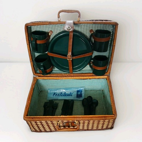 Vintage person picnic basket - 4,