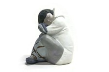 LLADRO Napping Inuit Eskimo