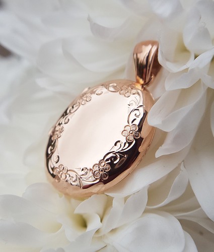 Solid 9ct rose - rose, locket