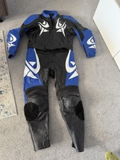 FRANK THOMAS MENS MOTORCYCLE 2 PIECE LEATHERS IN BLUE BLACK EURO SIZE 56 