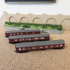 HORNBY OO GAUGE  RAKE OF 3  BR