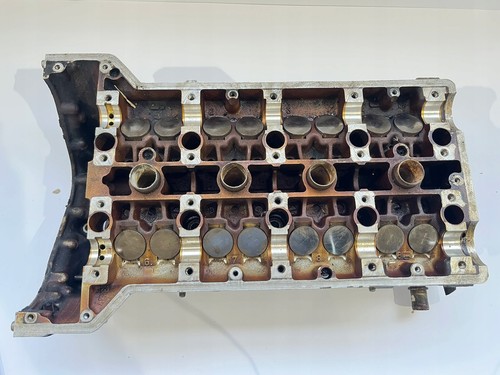 Engine cylinder head mercedes - engine,