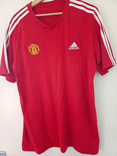 Man utd training - training, red