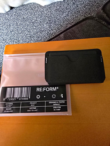 Form black coin sleeve - re:form,