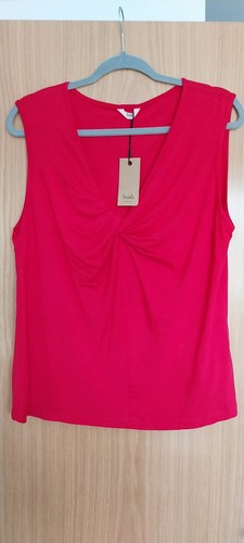 Hush red twist front - **hush,