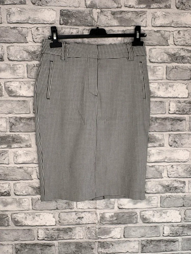 Black and white dogtooth