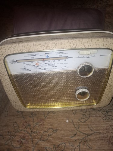 Defiant vintage portable radio - vintage,
