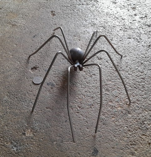Cuffy large metal spider - large,