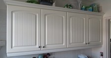 4 Grooved Arch Cottage Style Matt White Kitchen Doors With Chrome Knobs 70x50mm