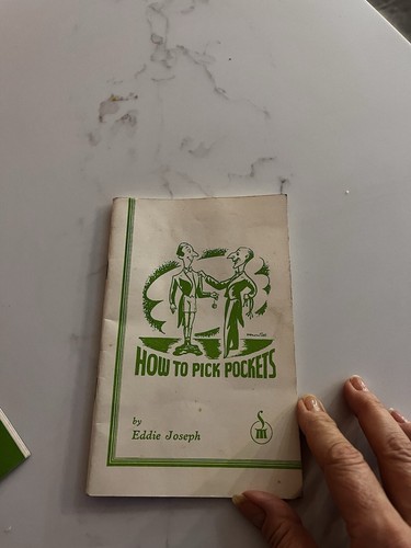 Magicians booklet how pick - how,