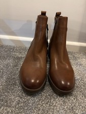New With Tags Carvella Size 6 Brown Boots