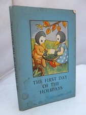 The First Day of the Holidays - Ladybird Series 401 9th Ed HB DJ Illustrated