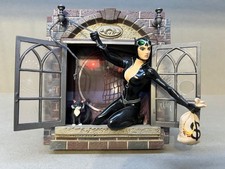 Catwoman window diorama, DC