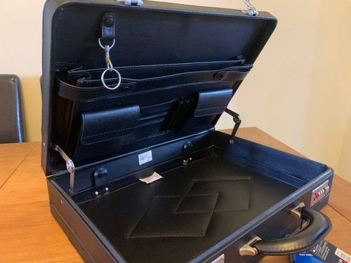 Luggage executive briefcase - it,
