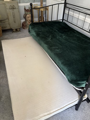 Guest day bed with - guest,