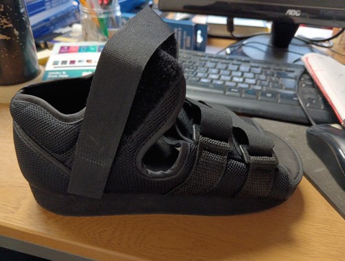 Cast sandal plaster - /,