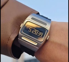 G100 Retro Digital Watch