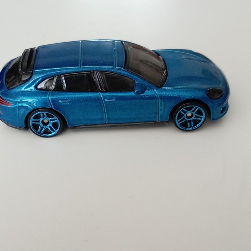 Hot weeks car broken tire - weeks,