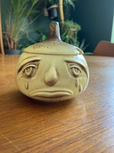 Sylvac small baby onion crying - small,