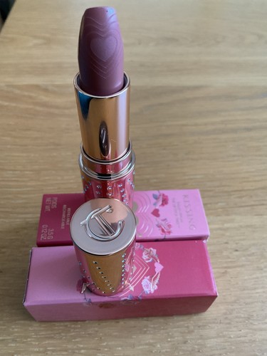 Charlotte tilbury kissing - tilbury,