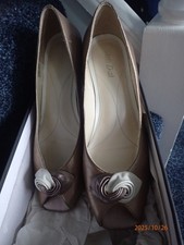 Gold Ladies Peep Hole Shoes by Van Dal Size 7 Worn once in original box