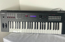 YAMAHA MX49 MUSIC SYNTHESIZER