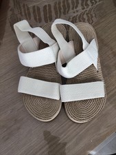 VERY SOFT LIGHT WEIGHT SLING BACK SANDIES WOUKD FIT A SIZE 4, 