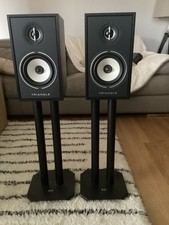 Pair of Triangle active