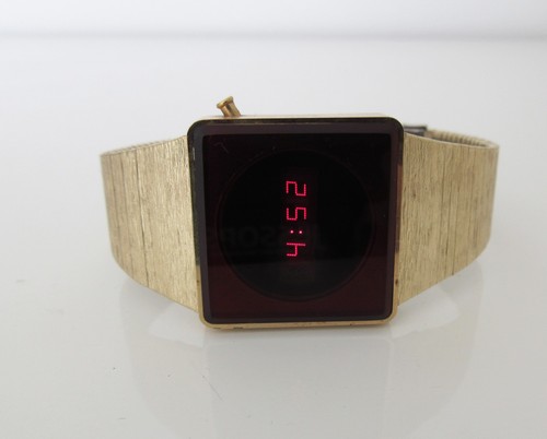 Men gold base metal 1970 - base,