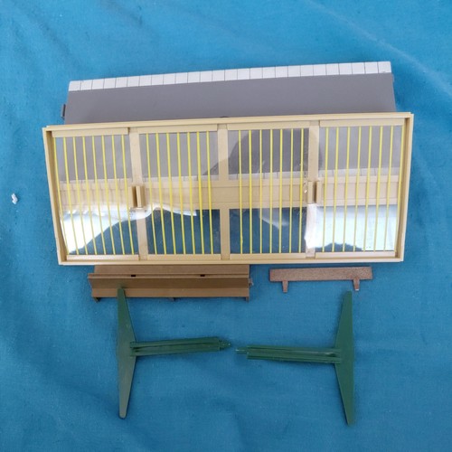 Triang r585 platform pack - triang,