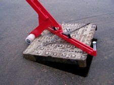 Mustang Pivot Lift Manhole