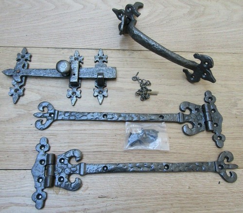Pair coronet cast iron - coronet,