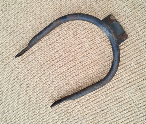 Rear mudguard support loop