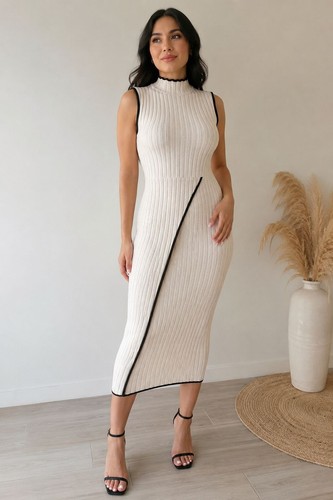 Scalloped high neck - neck, ribbed