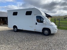OAKLEY 3.5 TONNE HORSE BOX