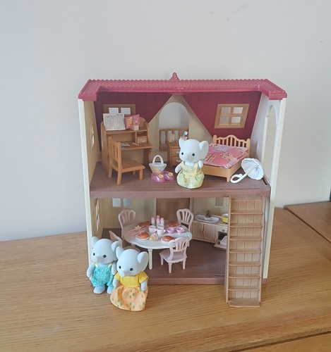 Sylvanian families cosy - families,