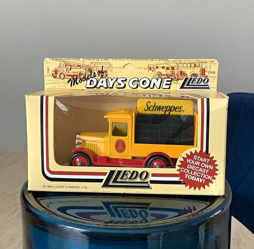 Lledo days gone schweppes - lledo,