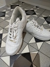 Nike Air Ladies Trainers Size 6.5.