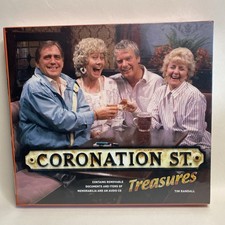 CORONATION STREET TREASURES CONTAINS REMOVABLE ITEMS AND AUDIO CD - Various
