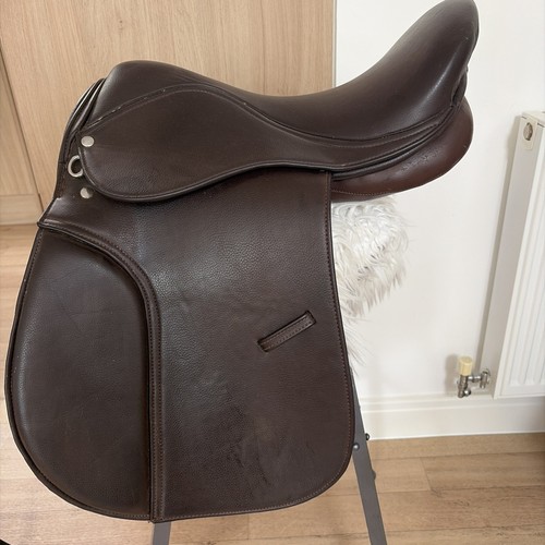 Treeless saddle med - 17",