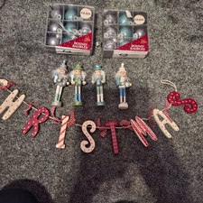 18 new Baubles,  4 wooden soldiers & Wooden  Xmas hanger (Blue & Silver) ref 596