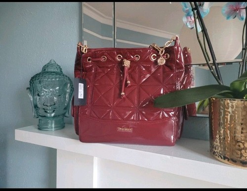 River island chain - river,