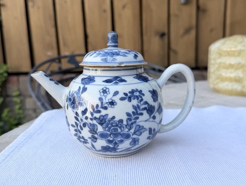 Chinese blue and white teapot - blue,